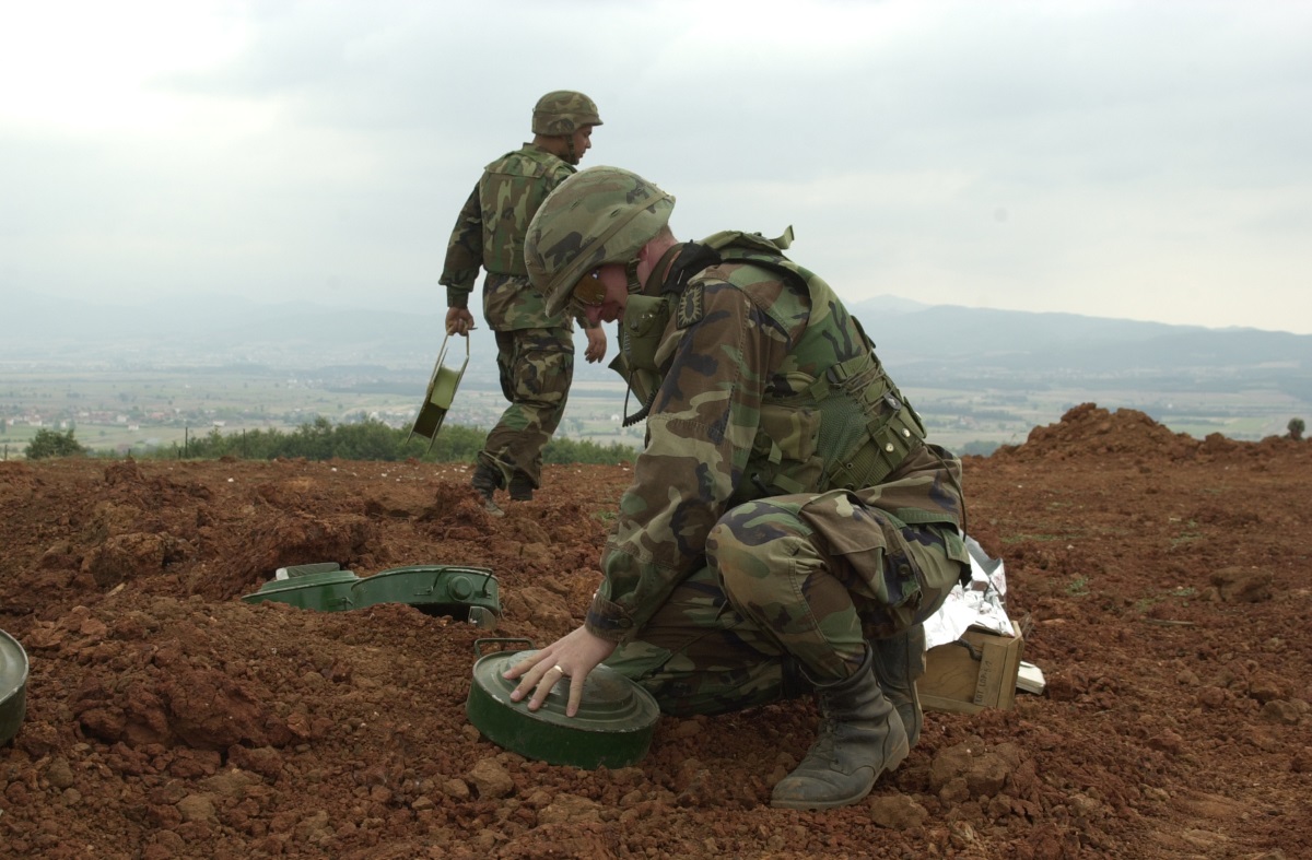 US soldiers disarming landmine