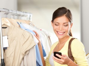 Woman-clothes-shopping-fashion-showrooming.jpg
