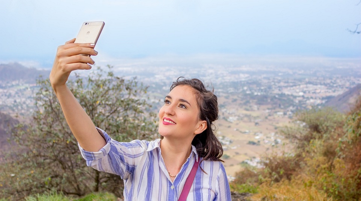 Woman selfie Huawei