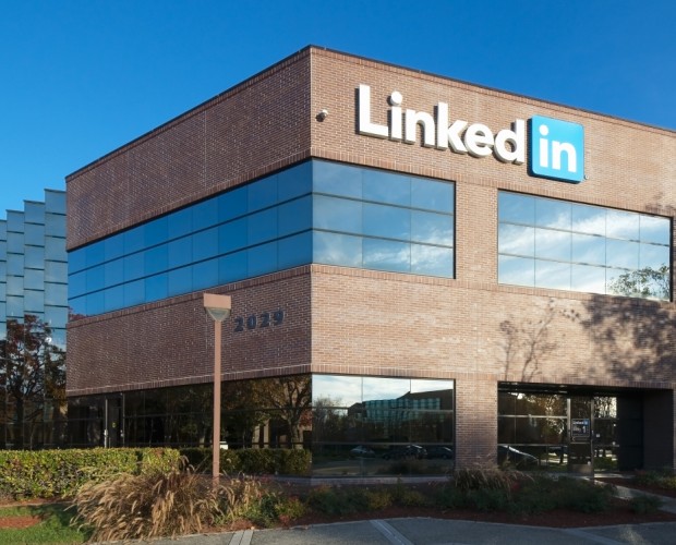 LinkedIn violated data protection with targeted Facebook ads