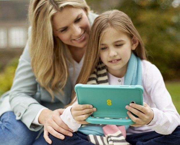 EE is training its staff to help parents discuss internet safety with their kids